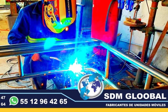 fabricantes de patrullas ambulancias gruas motopatrullas conversion equipamiento fabricacion venta luces equipo marca whelen federal signal epcom system accesorios metalicos roll bar banca central tumbaburros burrera defensa trasera tipo escalon torreta sirena bocina estrobos codigos unidades moviles medicas especiales sdm global mexico