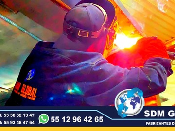 En Sdm Global Mexico Fabricacion conversion equipamiento y venta de Ambulancias de traslado en Mexico, somos fabricantes directos en Mexico. Sdm Global Mexico empresa 100% especializada en la venta fabricación conversión equipamiento de diferentes tipos de ambulancias de traslado y vehículos de emergencia, ofreciendo soluciones personalizadas para diversas necesidades en el mercado nacional.Dedicados a la fabricación de ambulancias y patrullas, ofreciendo servicios relacionados con la seguridad y emergencias, venta de unidades médicas móviles y ambulancias, además de carrocerías industriales,Somos un fabricante mexicano con más de 15 años de experiencia, especializado en la fabricación y comercialización de ambulancias y vehículos de rescate, con un enfoque en la alta calidad y el cumplimiento de normativas mexicanas.Diseñamos y equipamos ambulancias con la tecnología y los materiales necesarios para asegurar funcionalidad y seguridad, cumpliendo con las normativas mexicanas.En Sdm Global Mexico nos dedicamos a la Fabricacion conversion equipamiento y venta de Unidades Moviles Medicas Especiales en Mexico somos fabricantes directos en Mexico.